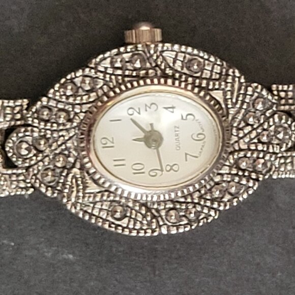 Vintage Viviani Silver Tone Pearlized Japanese Movement Quartz Wristwatch Works - Picture 5 of 6